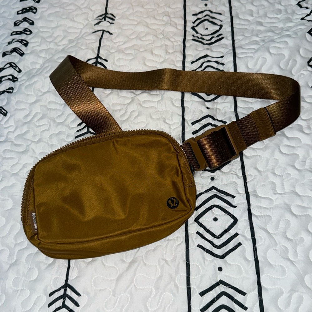 Lululemon Everywhere Belt Bag 1L